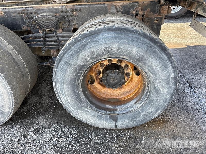 Sterling L9500 Lastbiler med tip