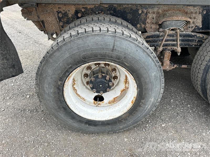 Sterling L9500 自卸式货车