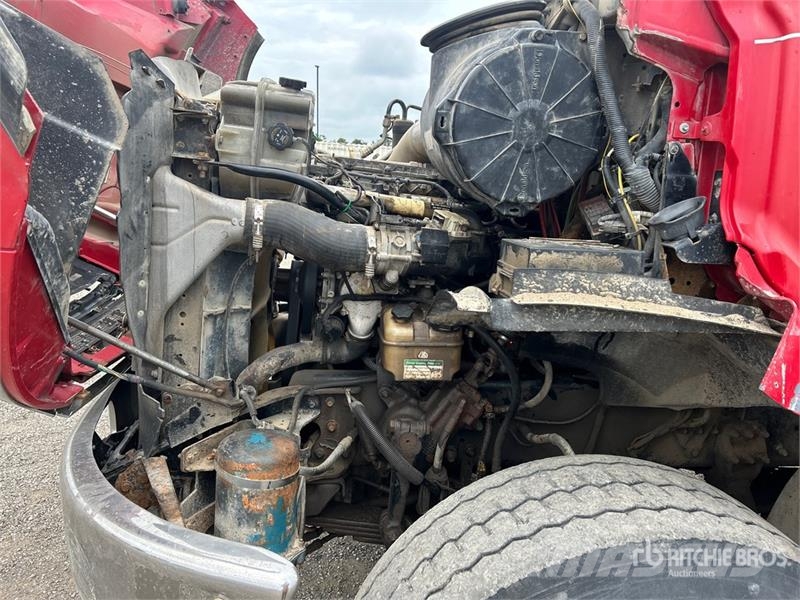 Sterling L9500 自卸式货车