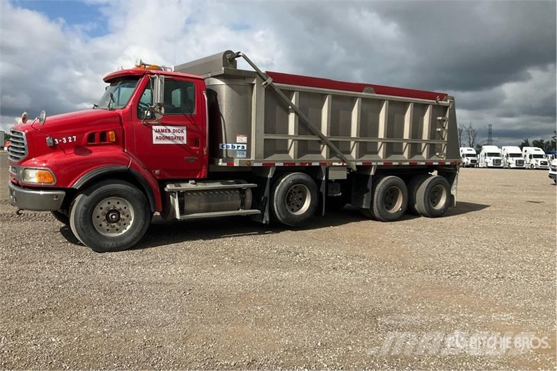 Sterling L9500 شاحنات قلابة