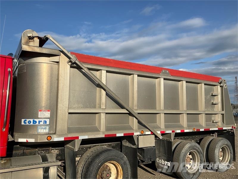 Sterling L9500 شاحنات قلابة