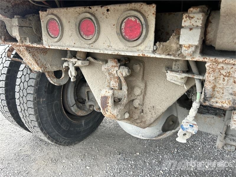 Sterling L9500 自卸式货车