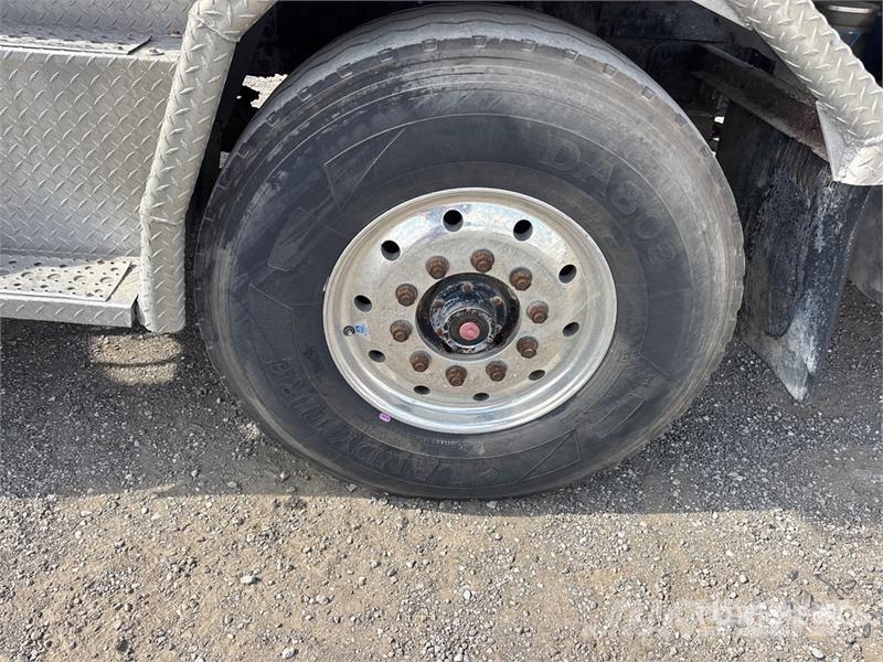 Sterling L9500 شاحنات قلابة