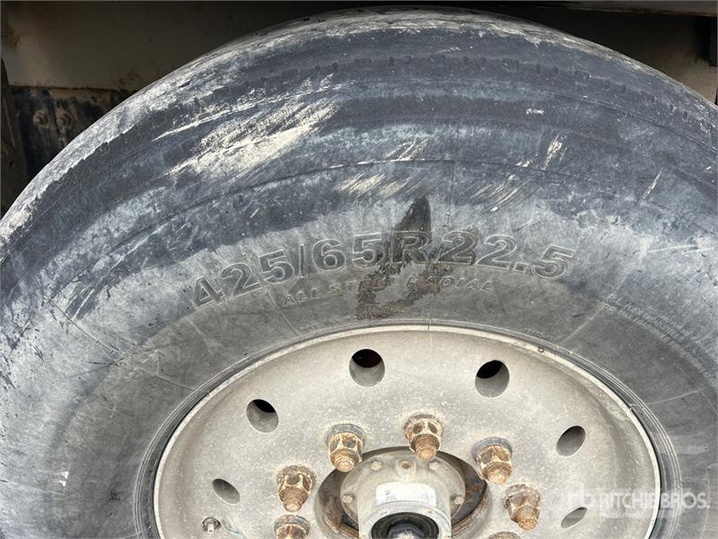Sterling L9500 自卸式货车