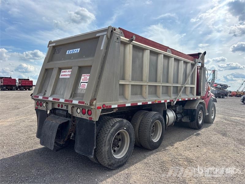 Sterling L9500 شاحنات قلابة