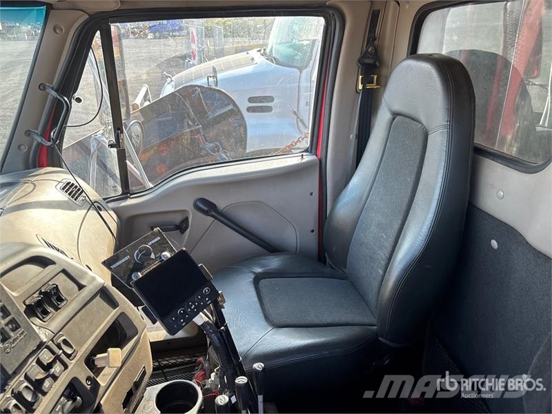 Sterling L9500 Tienhoitoautot