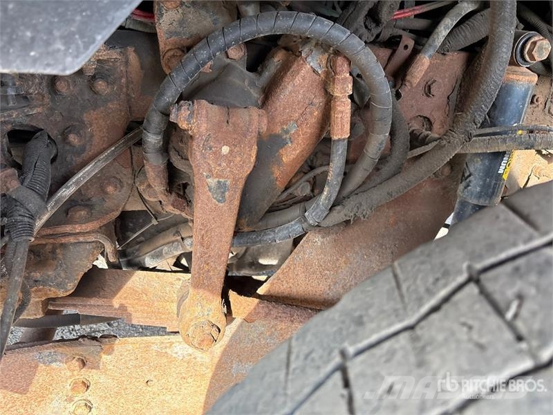 Sterling L9500 Tienhoitoautot