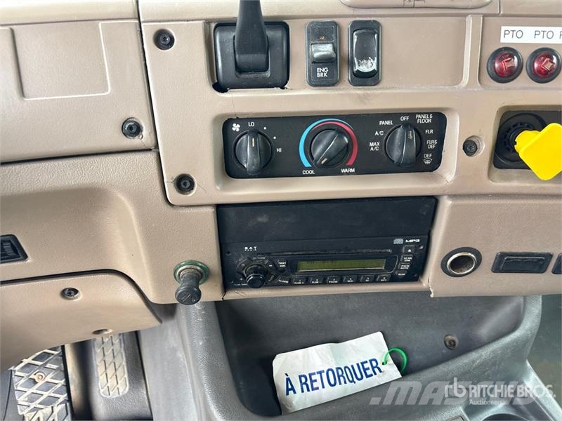 Sterling L9500 多目的/汎用車両