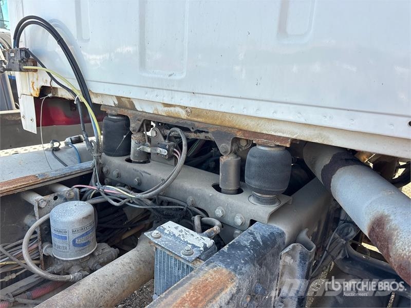 Sterling L9500 8x4 Cab and Chassis Kabine i unutrašnjost