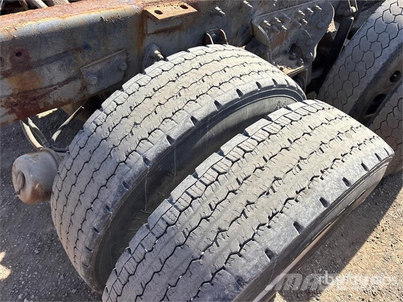 Sterling L9500 8x4 Cab and Chassis Kabine i unutrašnjost