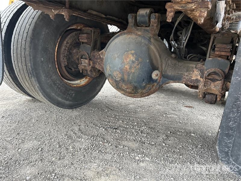 Sterling L9500 8x4 Curtain Side Truck Kapellbil