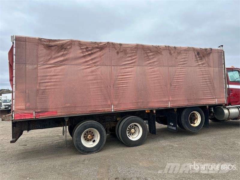 Sterling L9500 8x4 Curtain Side Truck Kapellbil