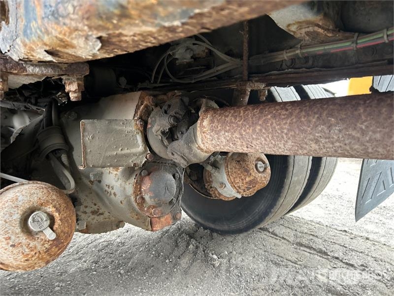 Sterling L9500 8x4 Curtain Side Truck Kapellbil