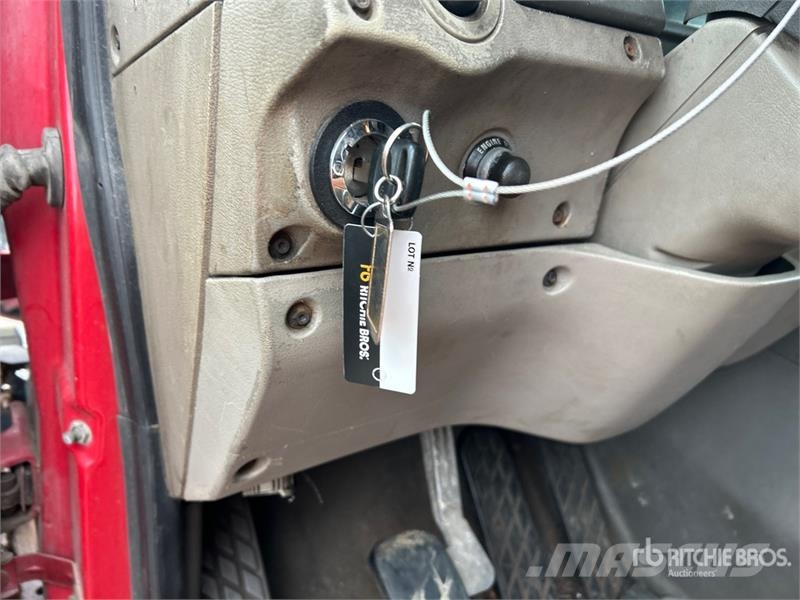 Sterling L9500 8x4 Curtain Side Truck Kapellbil