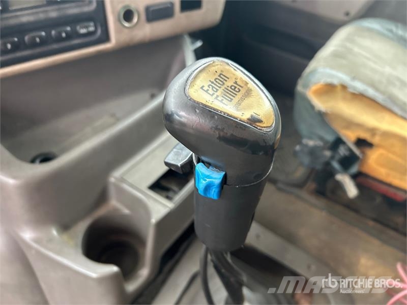 Sterling L9500 8x4 Curtain Side Truck Kapellbil