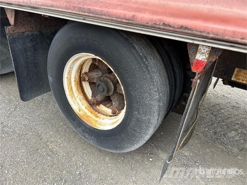 Sterling L9500 8x4 Curtain Side Truck Kapellbil