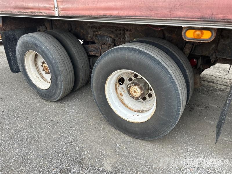 Sterling L9500 8x4 Curtain Side Truck Kapellbil