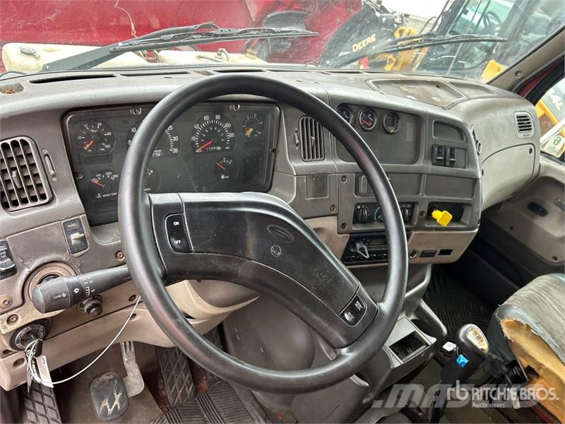 Sterling L9500 8x4 Curtain Side Truck Kapellbil