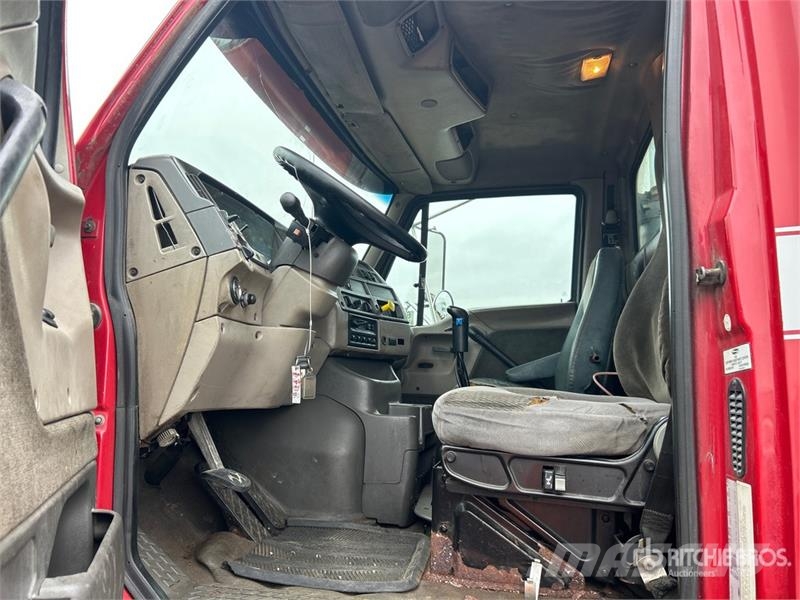 Sterling L9500 8x4 Curtain Side Truck Kapellbil