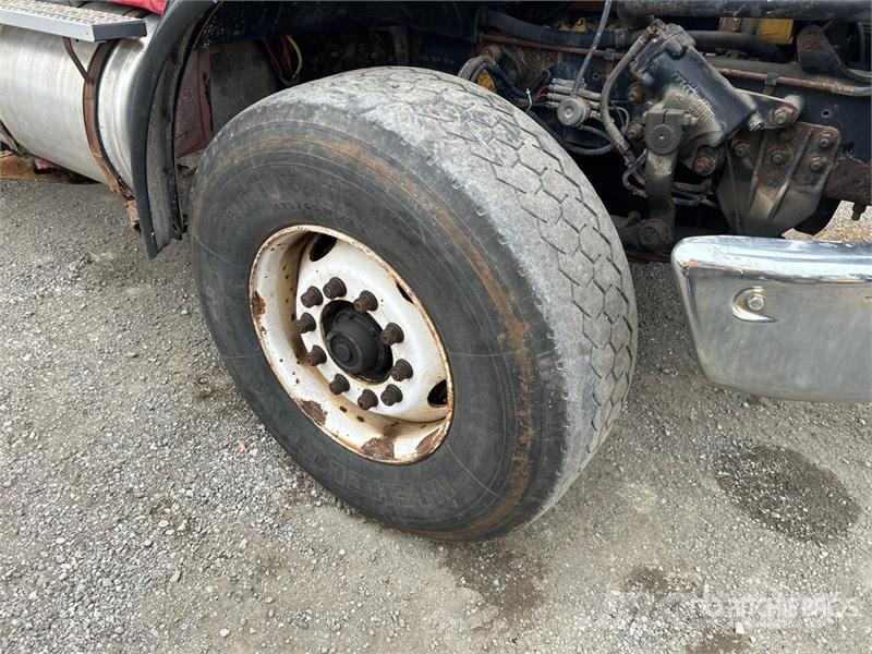Sterling L9500 8x4 Curtain Side Truck Kapellbil