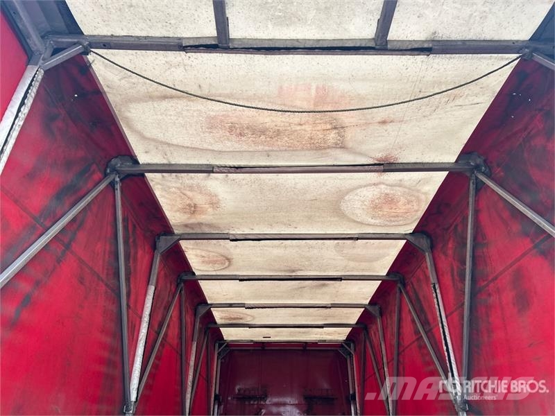 Sterling L9500 8x4 Curtain Side Truck Kapellbil