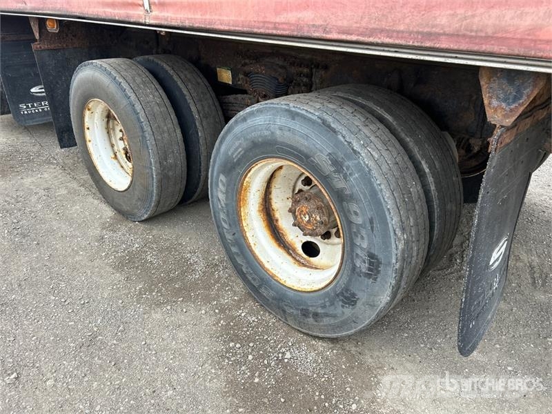 Sterling L9500 8x4 Curtain Side Truck Kapellbil