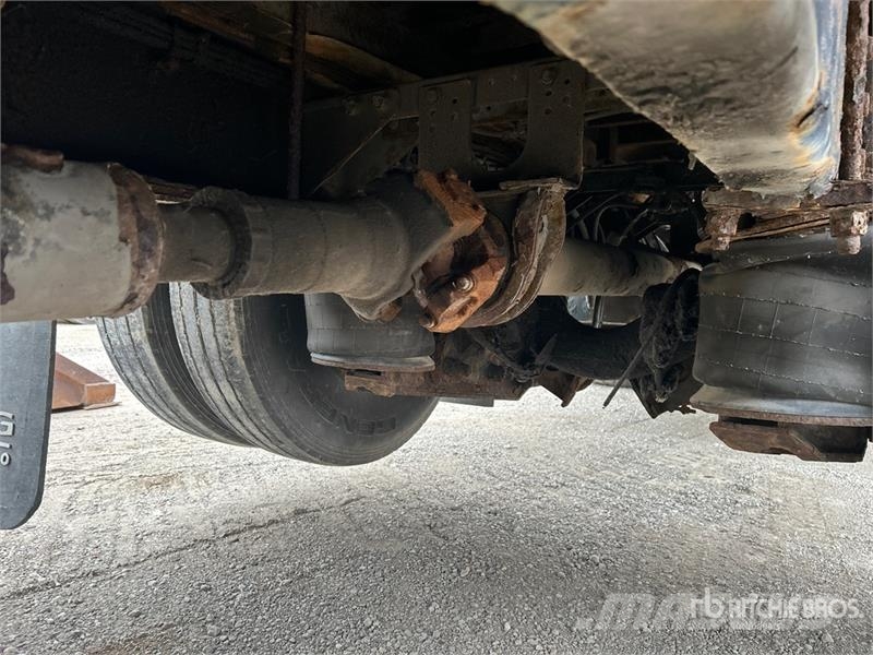 Sterling L9500 8x4 Curtain Side Truck Kapellbil