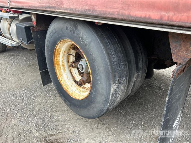 Sterling L9500 8x4 Curtain Side Truck Kapellbil