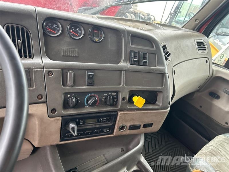 Sterling L9500 8x4 Curtain Side Truck Kapellbil