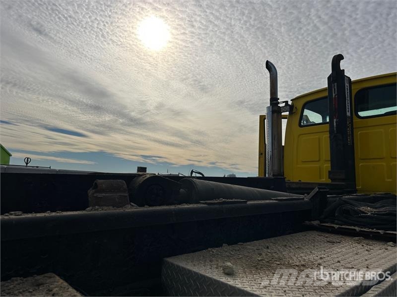 Sterling L9500 8x4 Hooklift Truck Treileri ar āķi