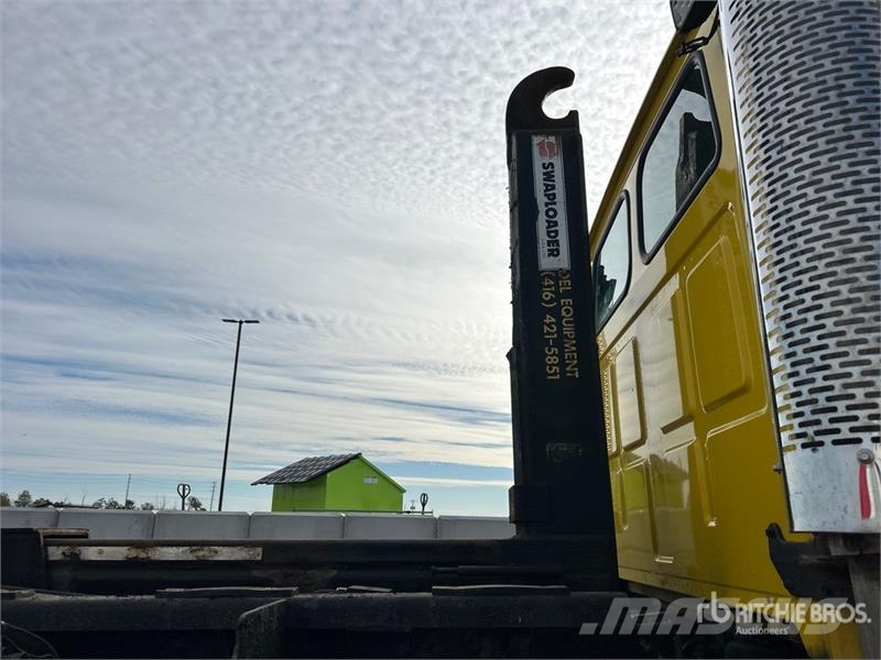 Sterling L9500 8x4 Hooklift Truck Treileri ar āķi