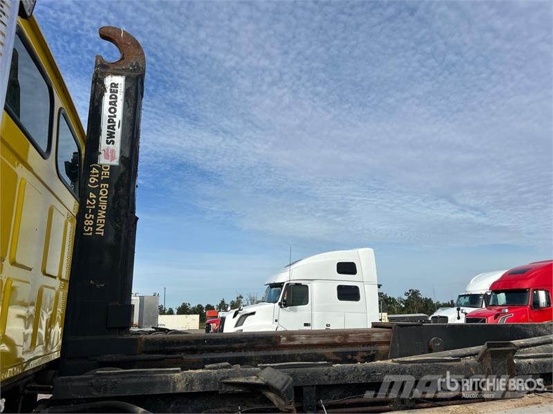 Sterling L9500 8x4 Hooklift Truck Treileri ar āķi