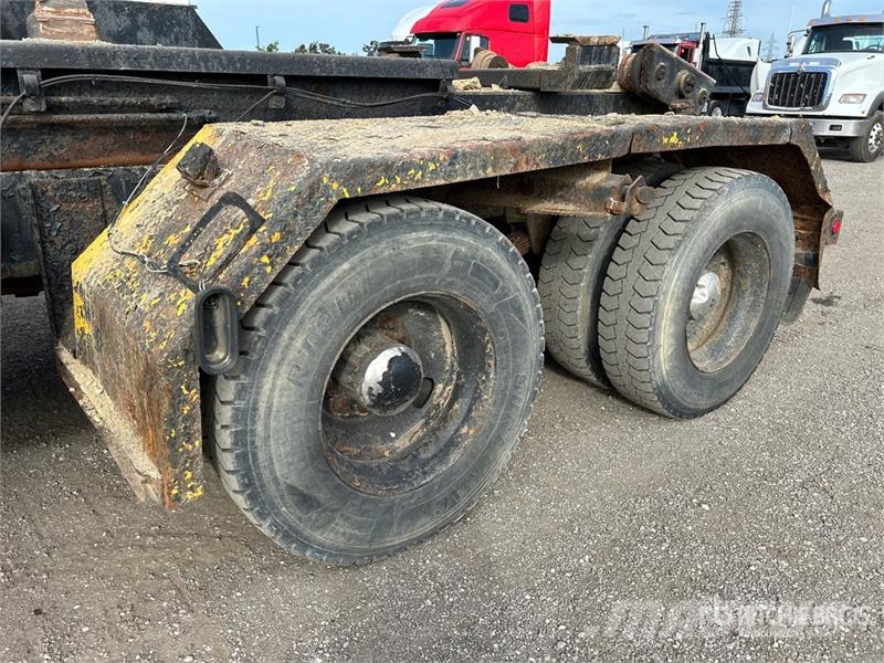 Sterling L9500 8x4 Hooklift Truck Treileri ar āķi