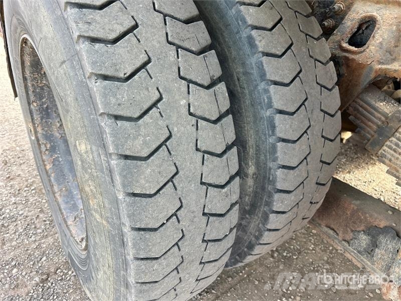 Sterling L9500 8x4 Hooklift Truck Treileri ar āķi