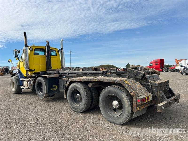 Sterling L9500 8x4 Hooklift Truck Treileri ar āķi