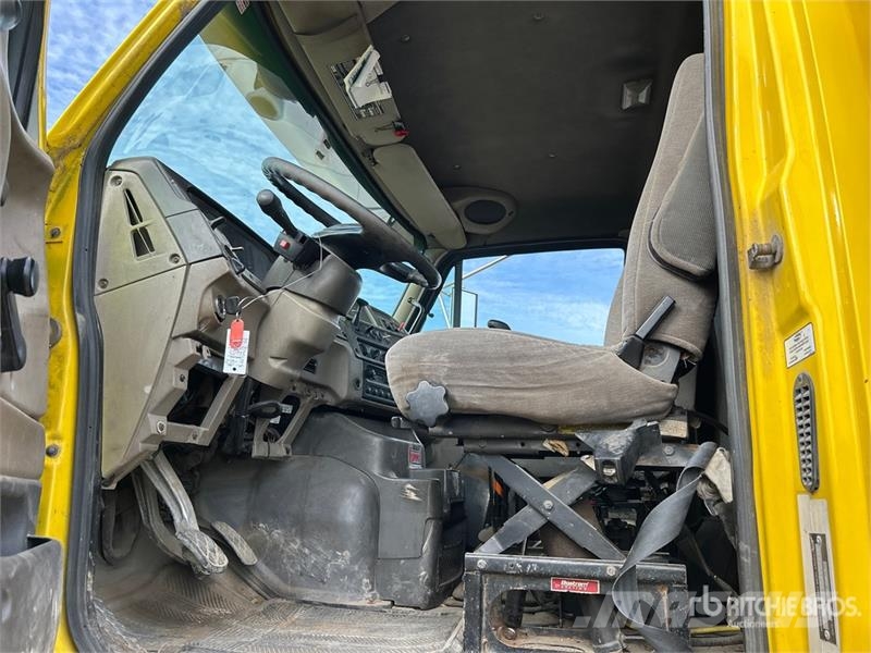 Sterling L9500 8x4 Hooklift Truck Treileri ar āķi