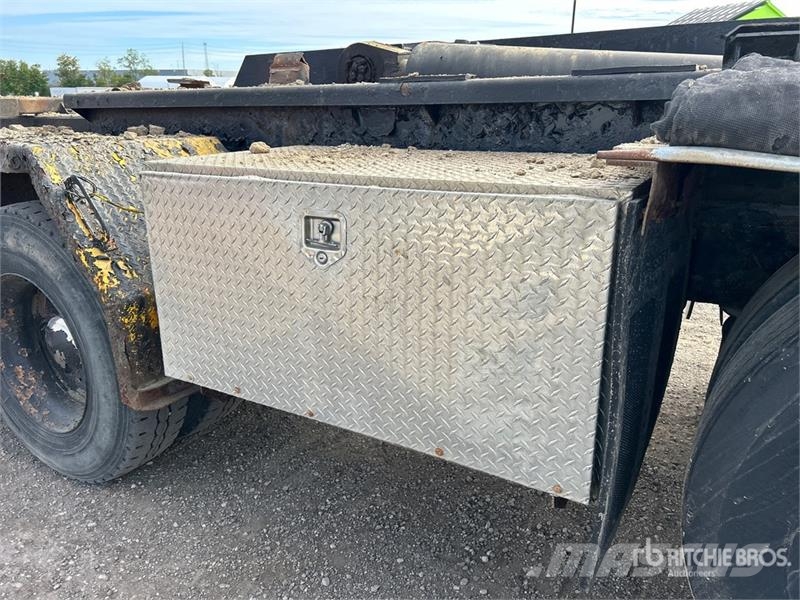 Sterling L9500 8x4 Hooklift Truck Treileri ar āķi