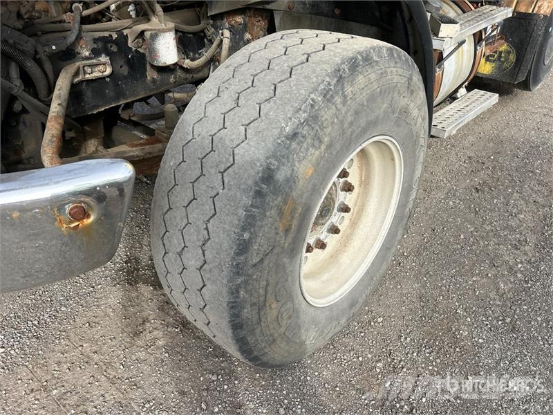 Sterling L9500 8x4 Hooklift Truck Treileri ar āķi