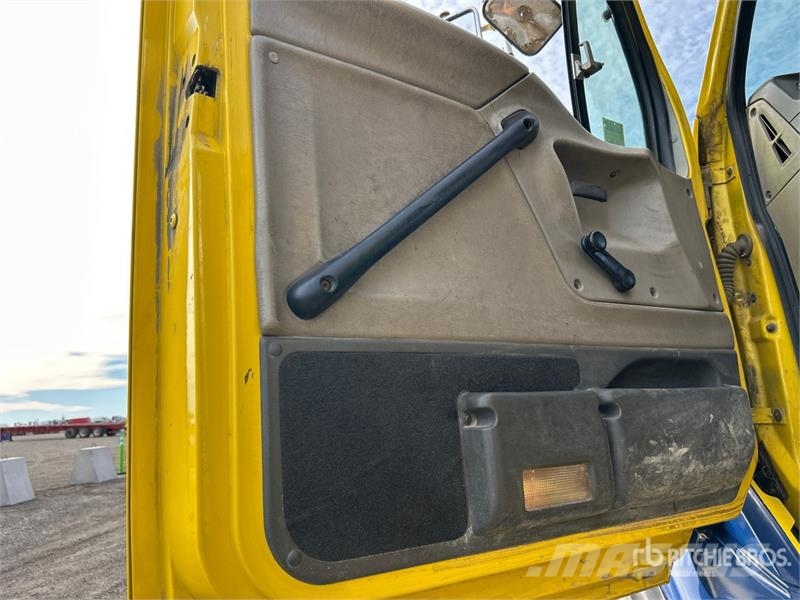 Sterling L9500 8x4 Hooklift Truck Treileri ar āķi