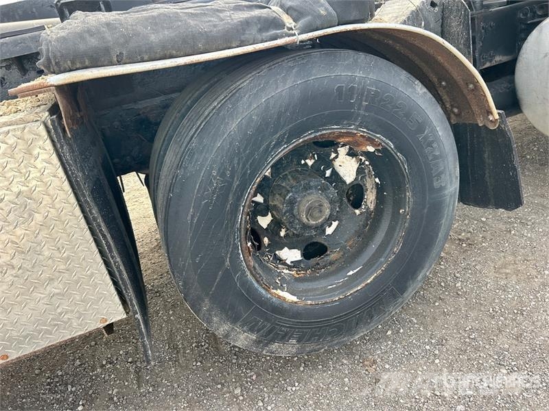Sterling L9500 8x4 Hooklift Truck Treileri ar āķi