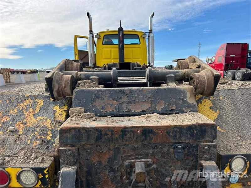 Sterling L9500 8x4 Hooklift Truck Treileri ar āķi