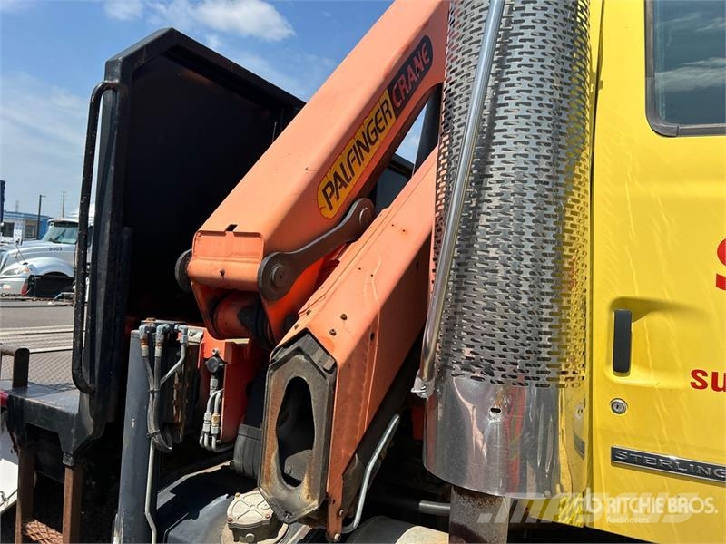 Sterling LT9500 Kamioni sa kranom