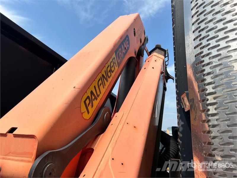 Sterling LT9500 Kamioni sa kranom