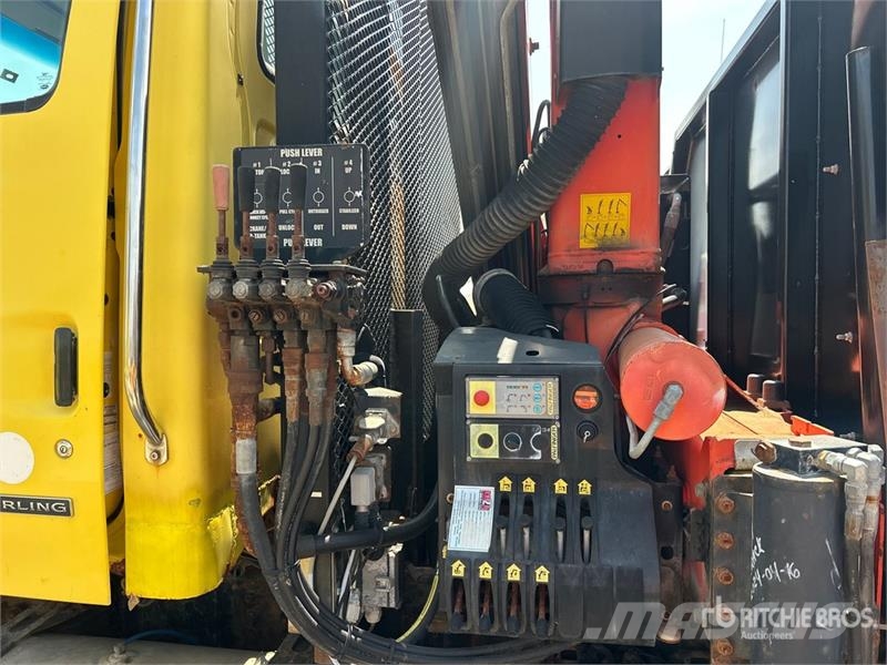 Sterling LT9500 Kamioni sa kranom