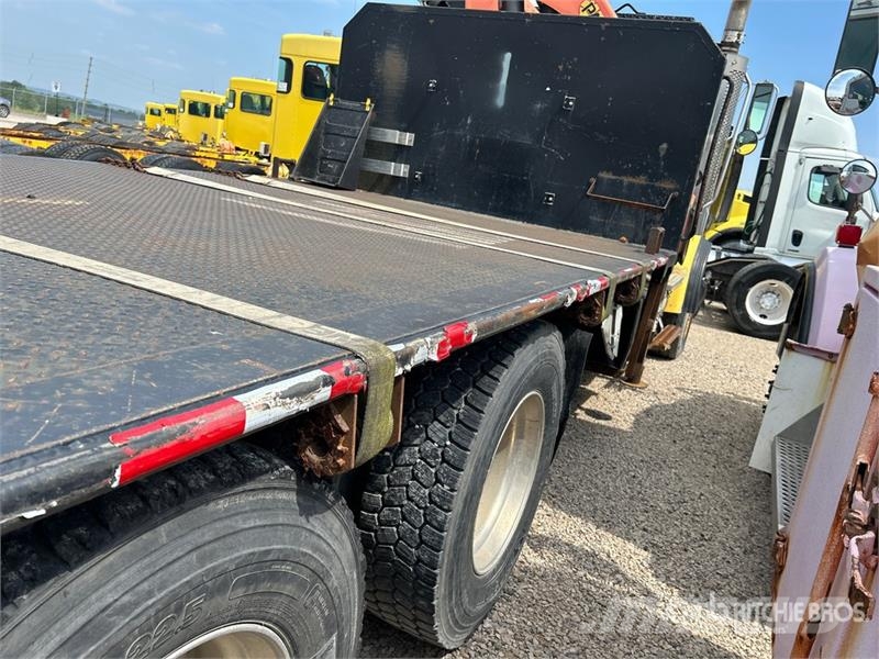 Sterling LT9500 Kamioni sa kranom