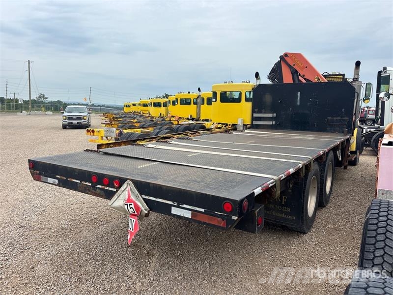 Sterling LT9500 Tovornjaki z žerjavom