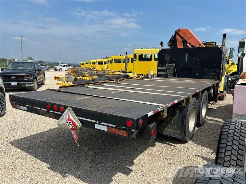 Sterling LT9500 Kamioni sa kranom
