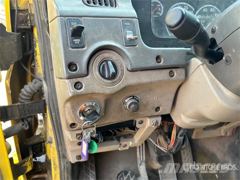 Sterling LT9500 Kamioni sa kranom
