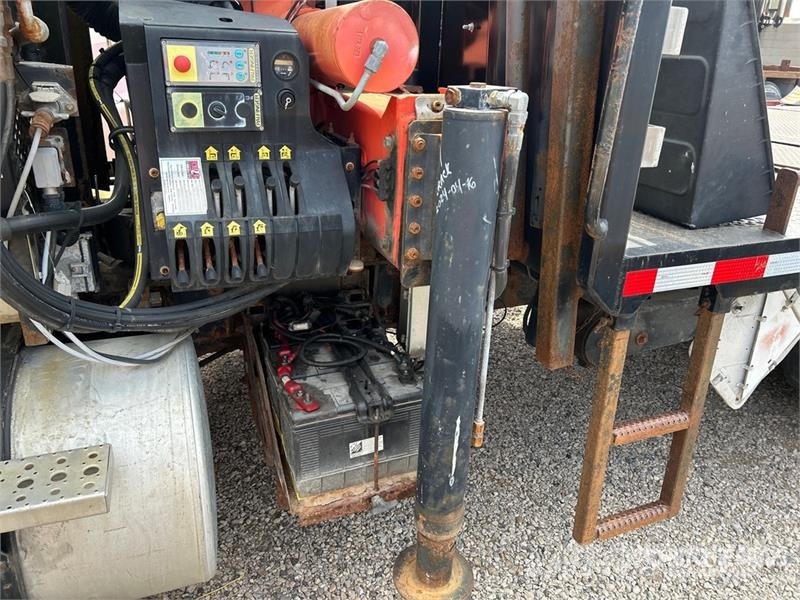 Sterling LT9500 Kamioni sa kranom