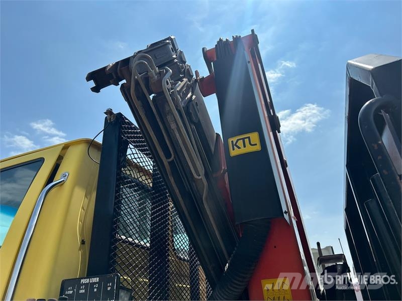 Sterling LT9500 Kamioni sa kranom